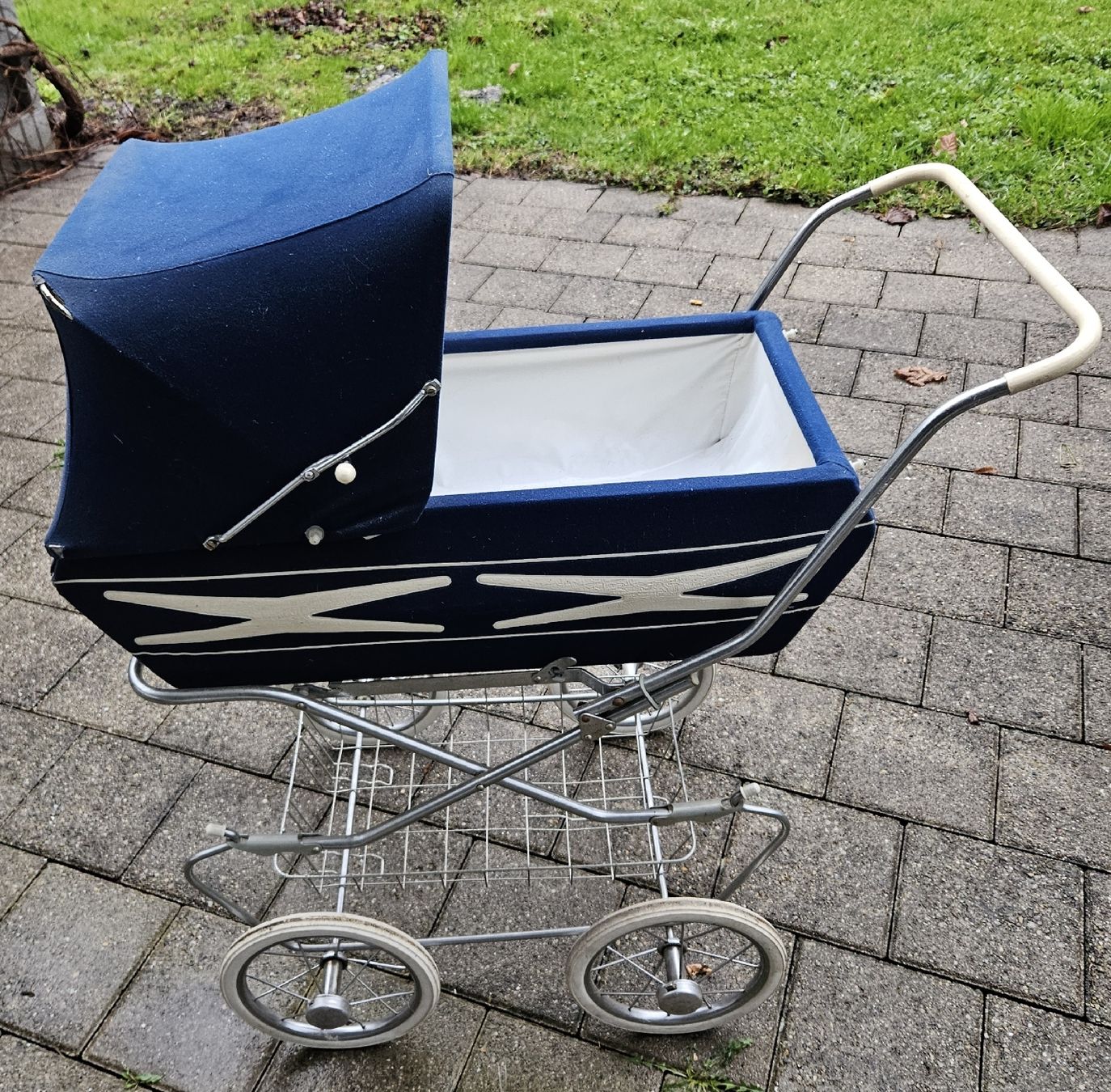 Carrozzine per bambole: Puppenwagen – Usato da Haslen GL venduto da Sandra40