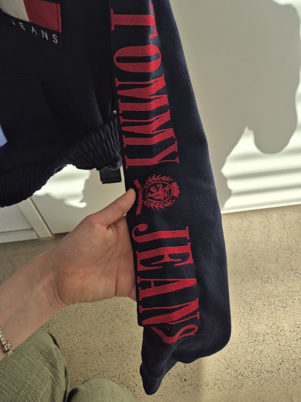 Tommy Hilfiger Pullover & Sweatshirts: Tommy Jeans Pulli – Gebraucht aus Schlieren von nat_76vd 4