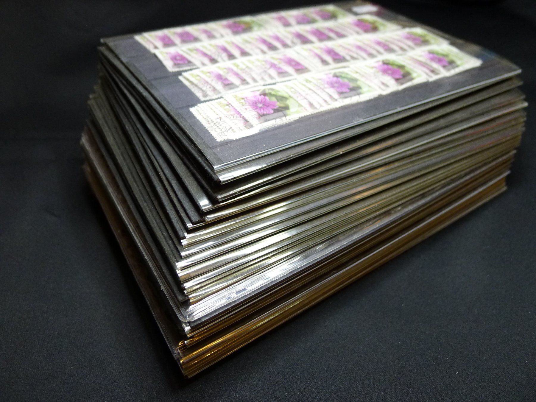 Tutti i francobolli: Schweizer Briefmarken Dubletten auf Steckkarten 2003-2005 – Usato da Dagmersellen venduto da q1w2e3r4