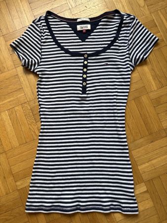 Blau-weiss gestreiftes T-Shirt von Tommy Hilfiger