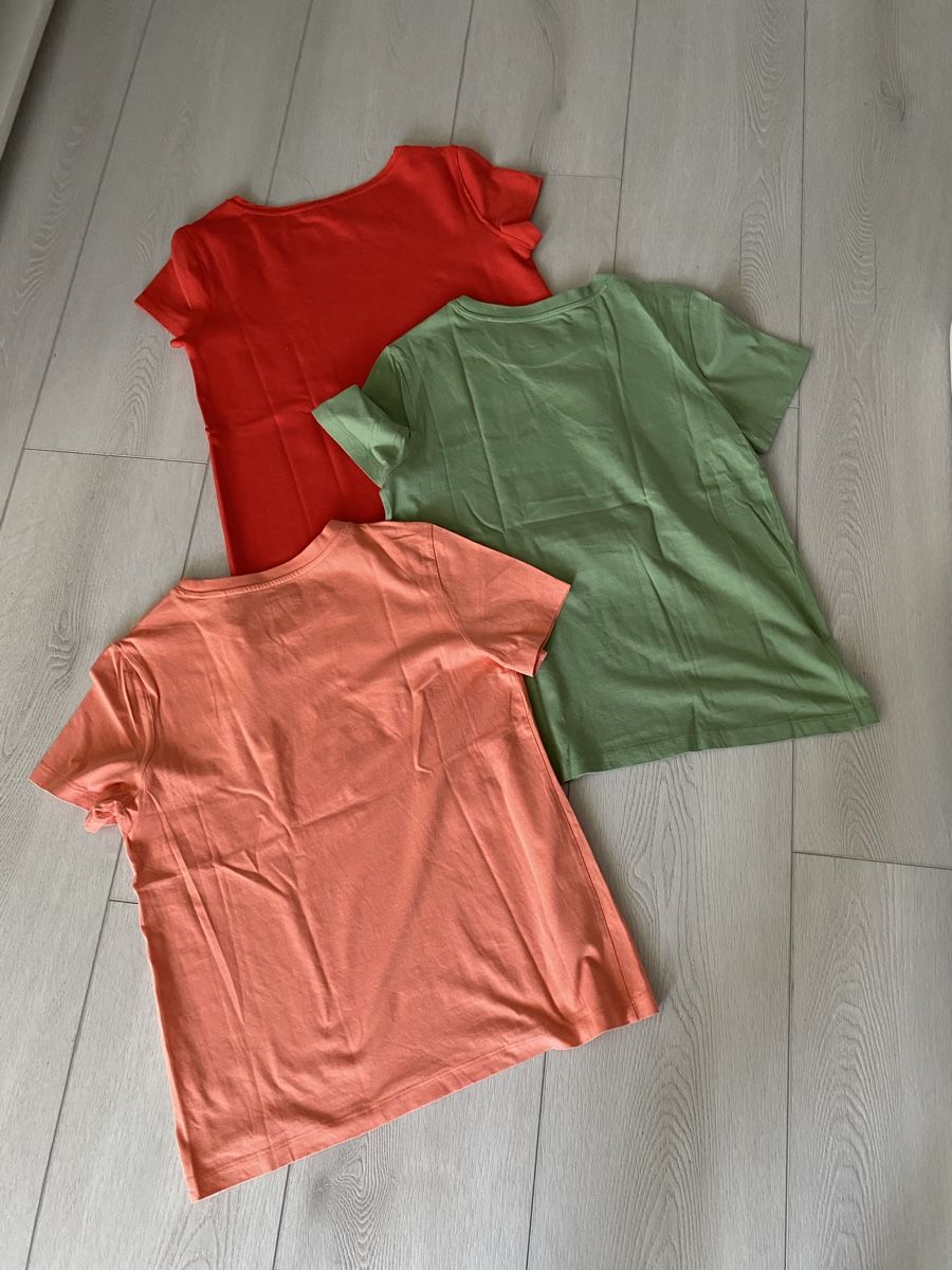 Esprit Lotti di vestiti: Esprit Damen Shirts im 3er-Pack, Grösse S – Usato da Strengelbach venduto da Bycy 9