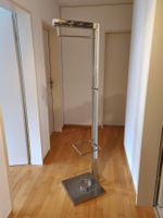 Moderner Kleiderstaender aus Metall - Top Zustand!