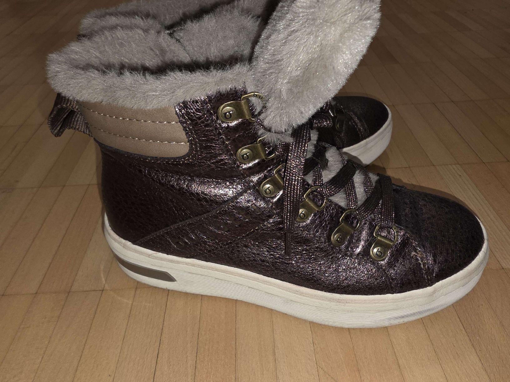 Bugatti Damenschuhe: Bugatti Winterboots mit warmem Kunstfell, Gr. 37 – Gebraucht aus St. Gallen von Shelly__x3