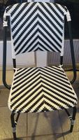 Sedia da esterno intrecciata a zig-zag nero bianco