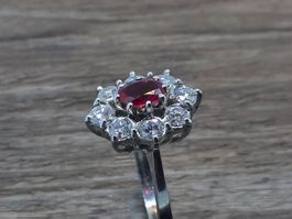 Edler Weissgoldring mit schönen Edelsteinen