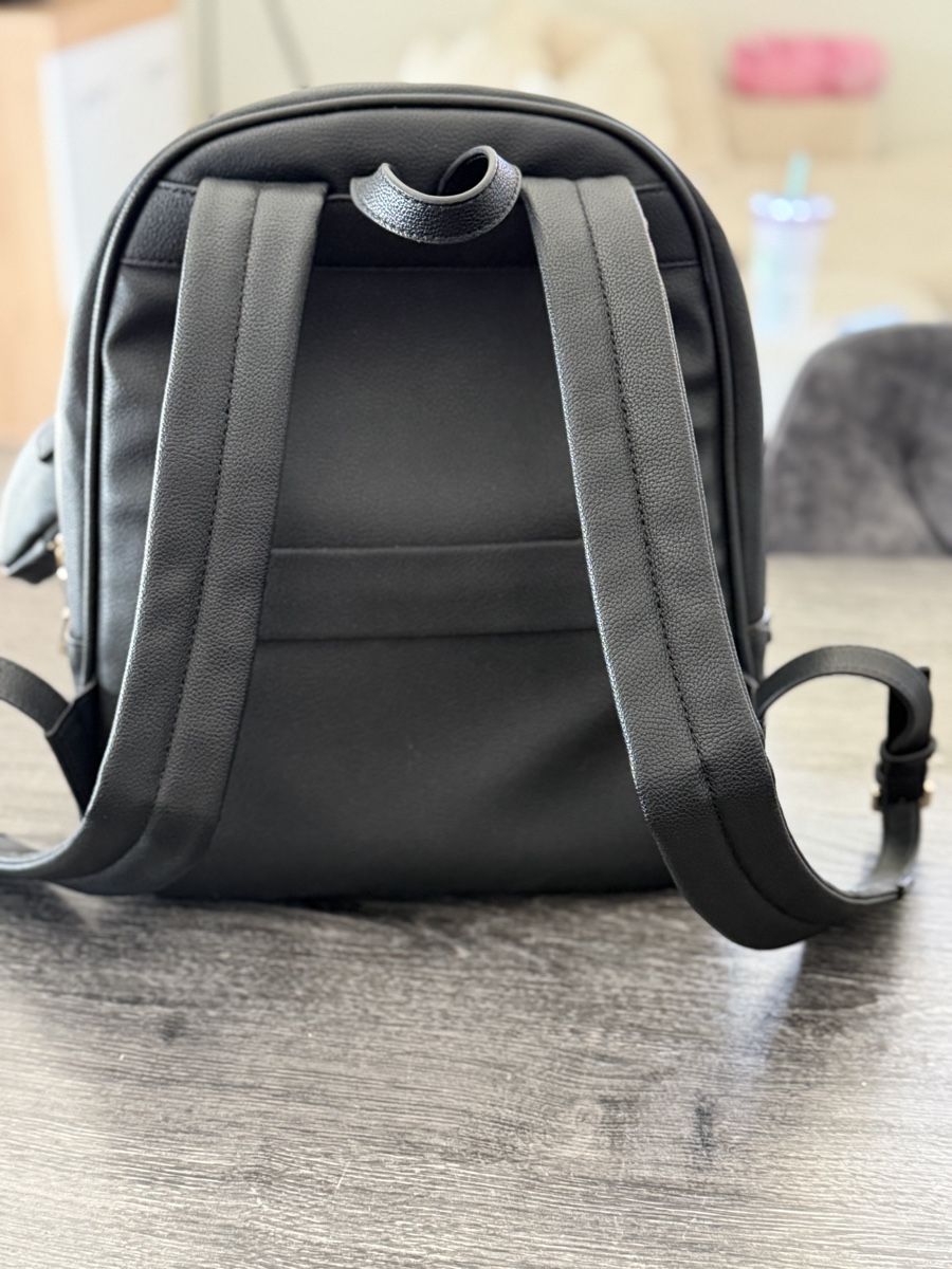 Guess Rucksäcke: Sac à dos noir Guess – Gebraucht aus Châtel-St-Denis von baumannlea21 1