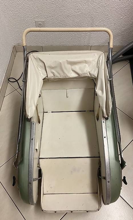 Carrozzine: Jolie poussette ancienne  – Usato da Domdidier venduto da hja_b7b2 2