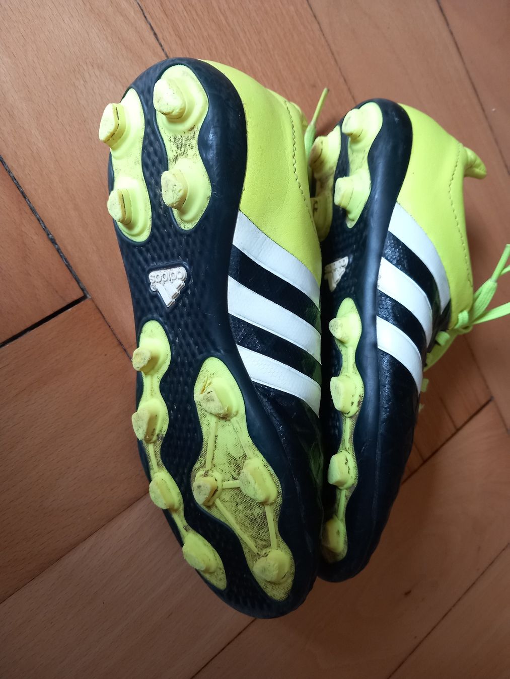 Adidas Scarpe da uomo: chaussures de foot Adidas 35 – Usato da Courrendlin venduto da tititchoun 2