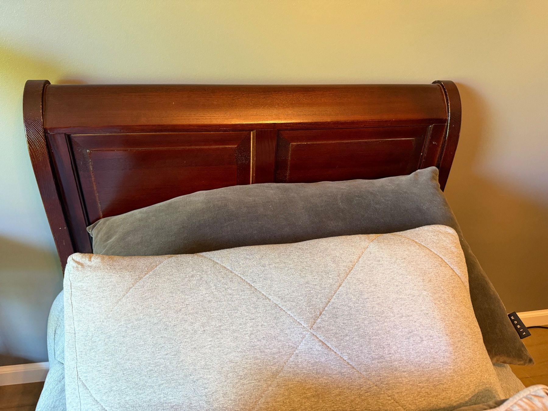 Betten: Solid Wood  Bed-Classic Design – Gebraucht aus Kilchberg ZH von Chua 5