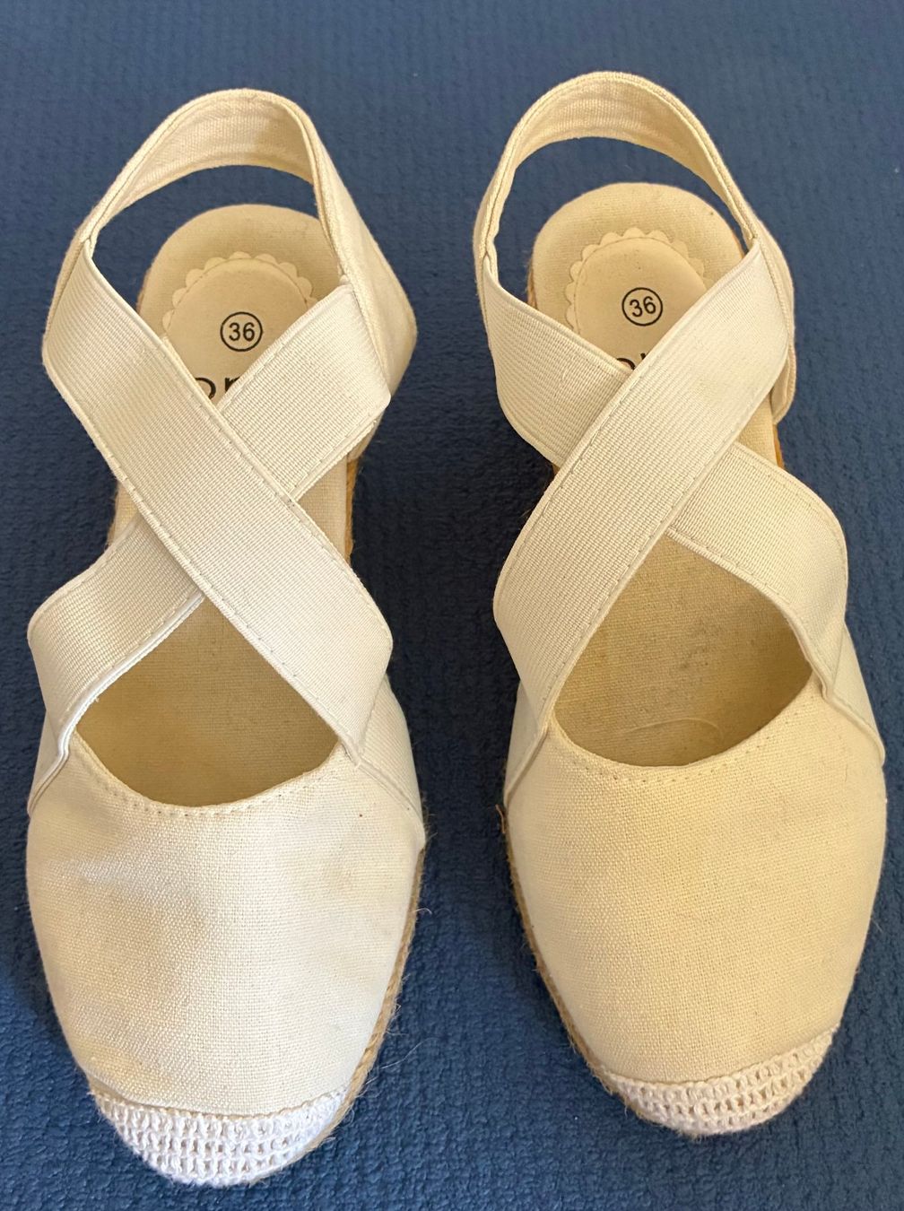 Off-White Chaussures femmes: bpc Korbsandalen Gr. 36 offwhite – D'occasion à Stäfa par wedapina