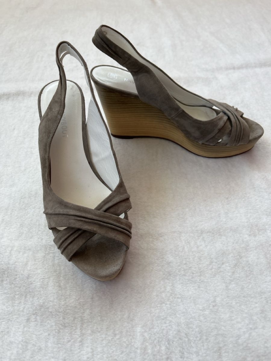 Navyboot Scarpe da donna: Sandales compensées NAVYBOOT, T 39, couleur taupe – Usato da Romont FR venduto da cat_j6ww 1