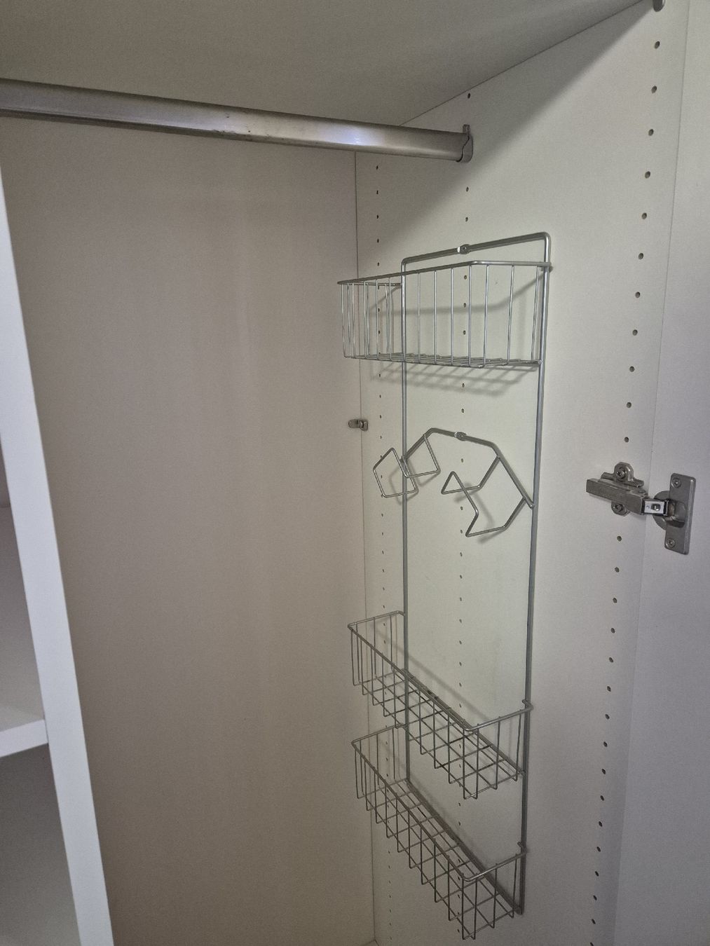Armoires: Schrank doppeltürig – D'occasion à Bad Ragaz par Zinnia96 3