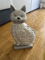 Deko Katze gestrickte Weste grau Sockel guter Zustand