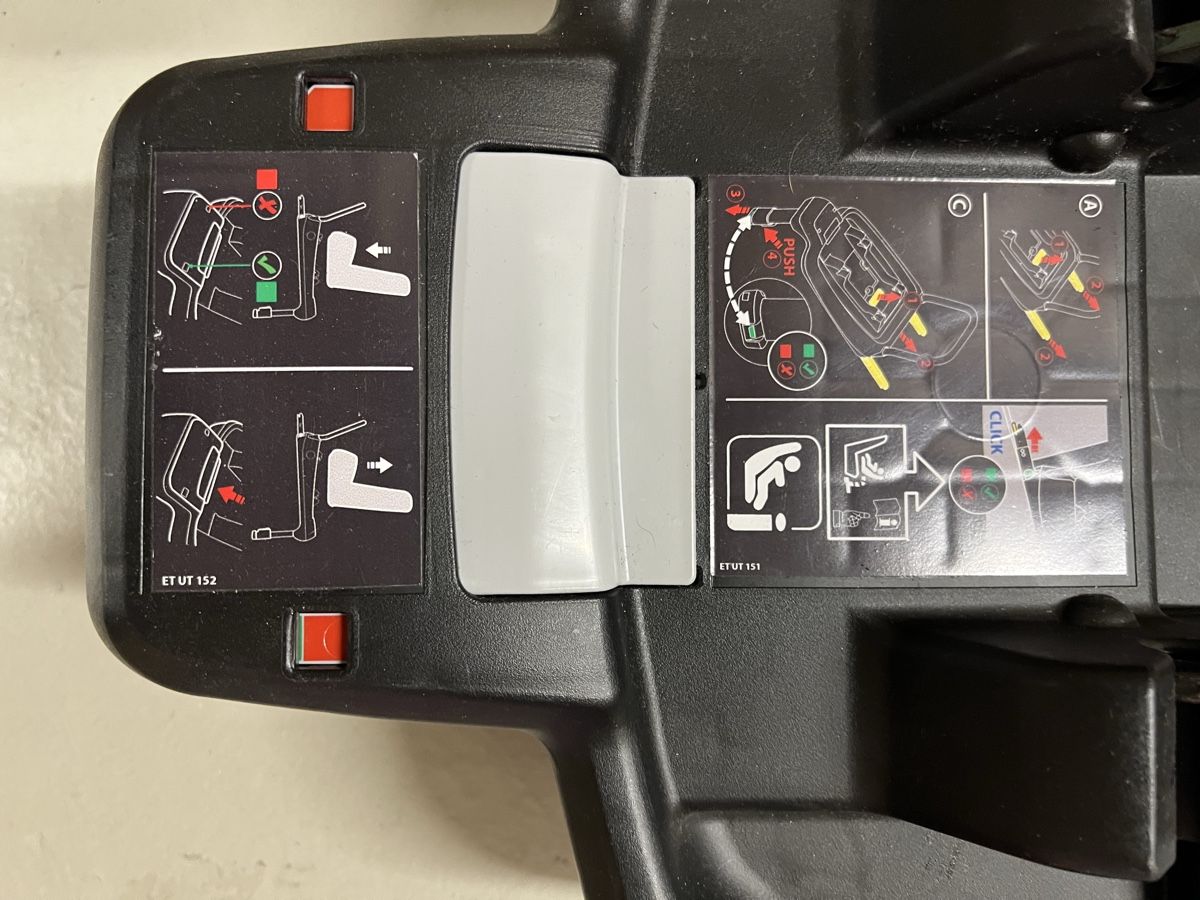 Seggiolini per auto: Base auto Cam per ovetto, come nuova! Perfetta! – Usato da Sion venduto da fab_9d26 2
