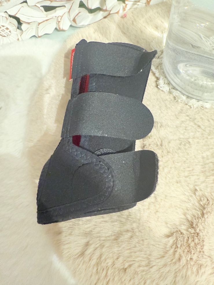 Ottobock Attrezzature mediche: Ottobock Handgelenkorthese Grösse M Links – Usato da Fällanden venduto da LetiRobi 2
