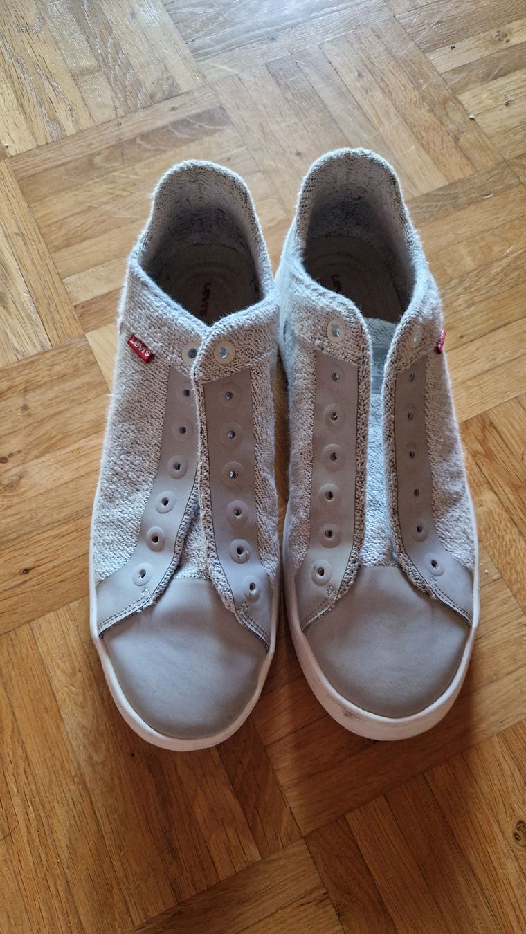 Levi's Herrenschuhe: Sneaker Levi's, praktisch neu – Gebraucht aus Morschach von schadrian
