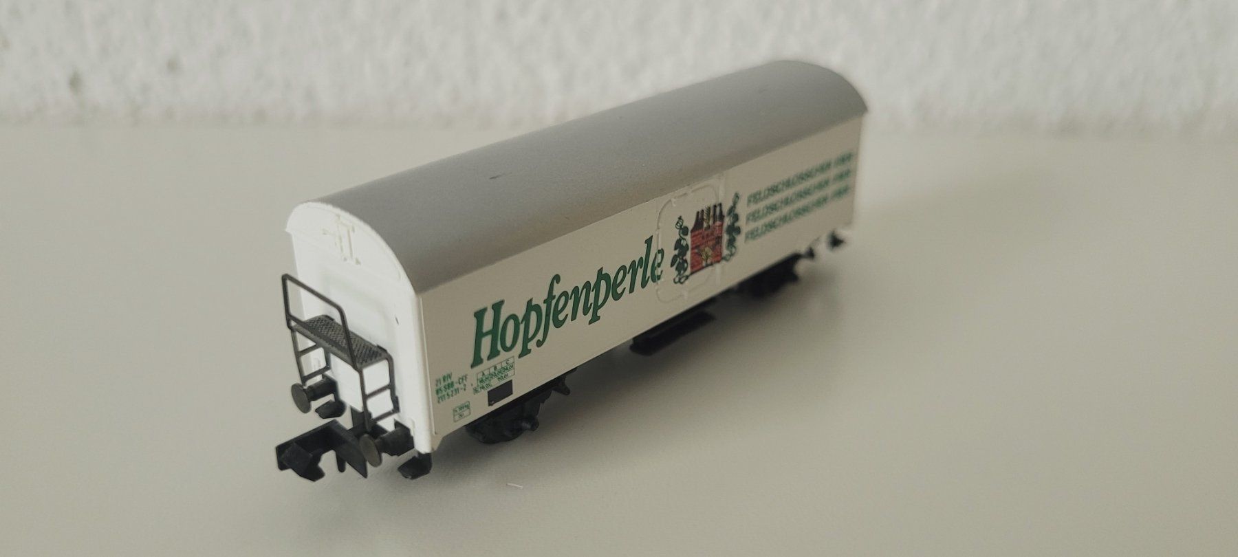 Arnold Modellini di ferrovie: Feldschlösschen Hopfenperle Bierwagen – Usato da Wittenbach venduto da Hase113 4