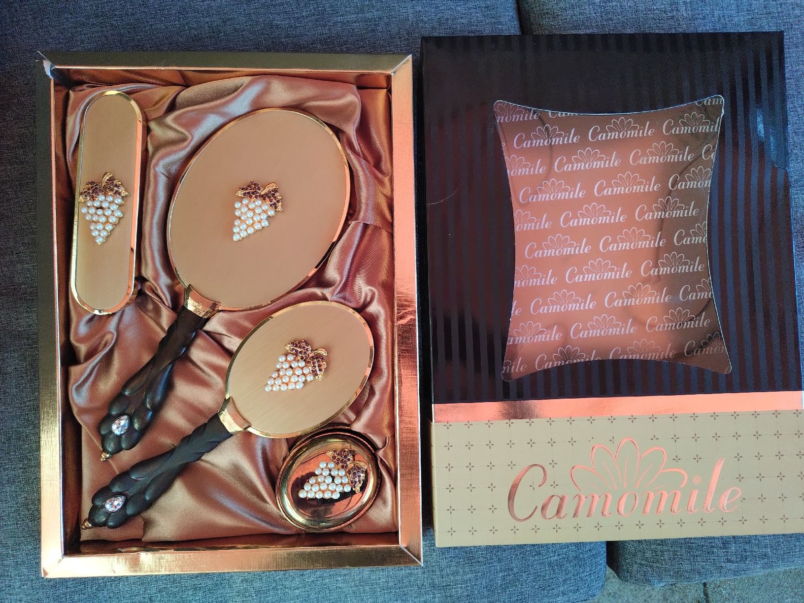 Sonstige Haarpflege: Haarbürsten Set Camomile Edition  – Neu (gemäss Beschreibung) aus Goldach von Fuchour 1