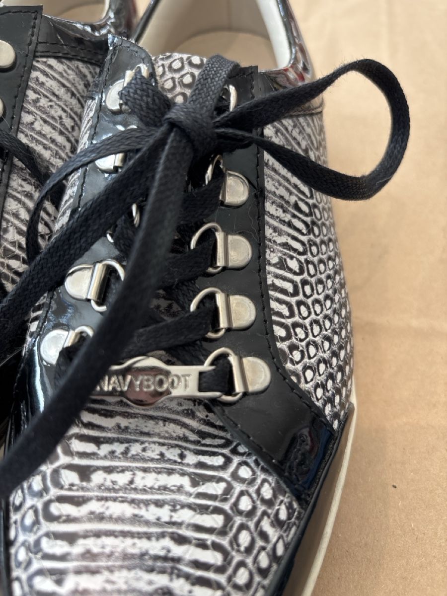 Navyboot Scarpe da donna: Sneaker Navyboot schwarz weiss Schlangenoptik Grösse 38 – Usato da Burgdorf venduto da VouSchoen 1