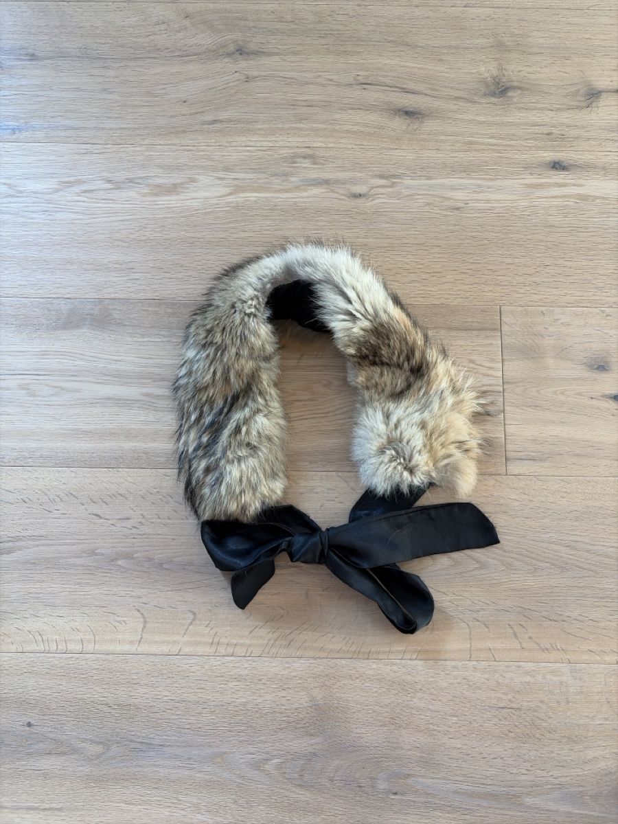 Foulard & Sciarpe: Fur Collar with Bow - Perfect Winter Accessory! – Usato da Männedorf venduto da C_Dew-1209