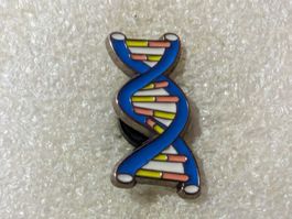 Ansteckpin 173: DNA DNS