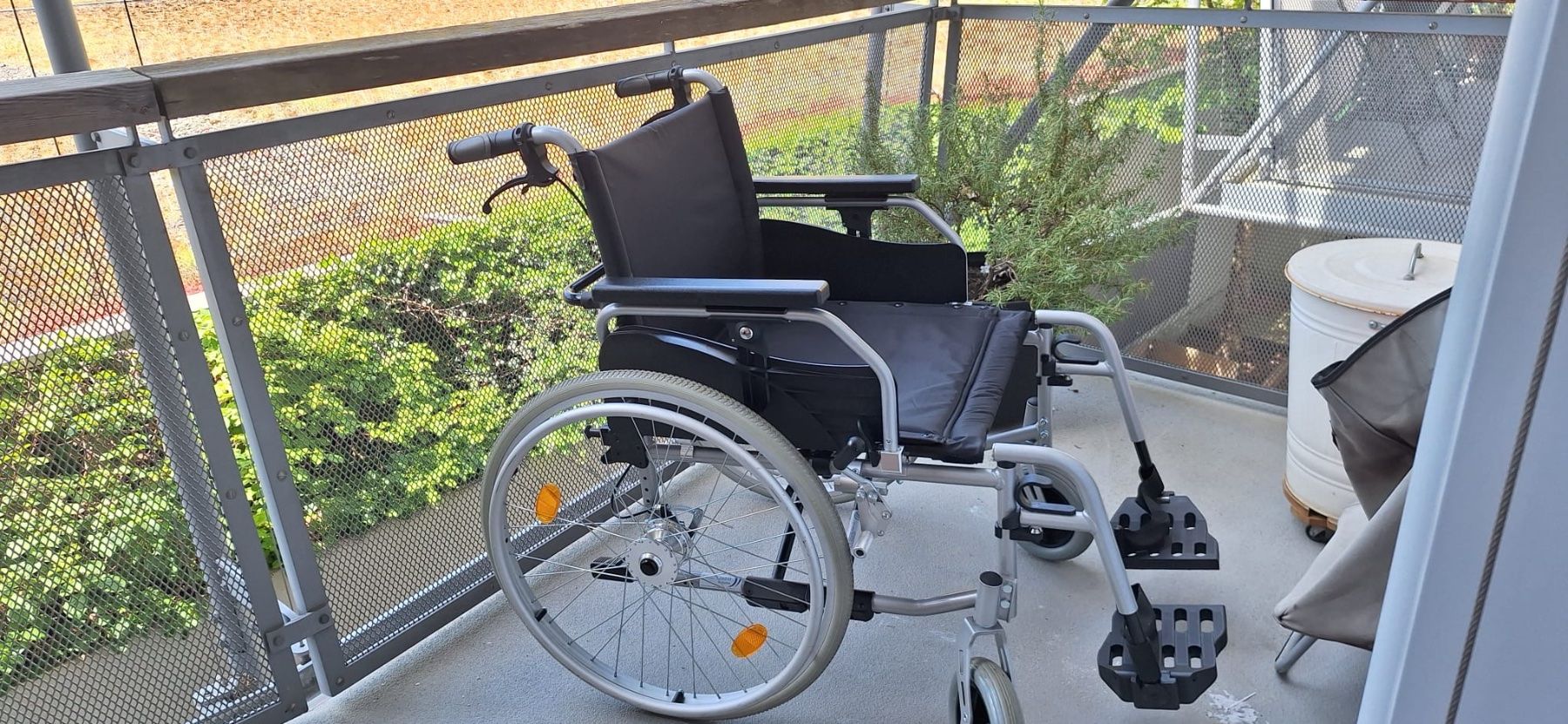 Sedie a rotelle: Neuwertiger Rollstuhl Preimus ML-XL 56 – Usato da Herrliberg venduto da laurastar03 1
