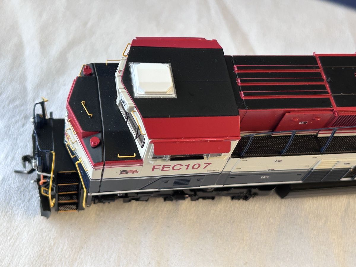 Athearn Modelleisenbahnen: SD70M-2 FEC #107 – Neu (gemäss Beschreibung) aus Leuzigen von pierrot-ho 5