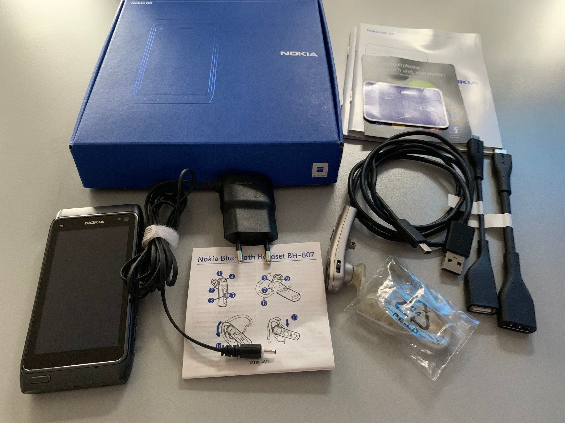 Nokia Portables: Nokia N8-00 Smartphone mit Zubehör – D'occasion à Langwiesen par Restposten-24