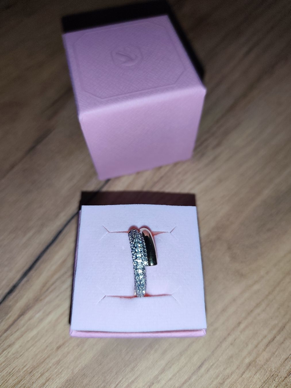 Swarovski Anelli: Damen Ring SwarovskixDEXTER RING ROUND GRösse 58 – Usato da Ballwil venduto da SoniiaMiiranda 1