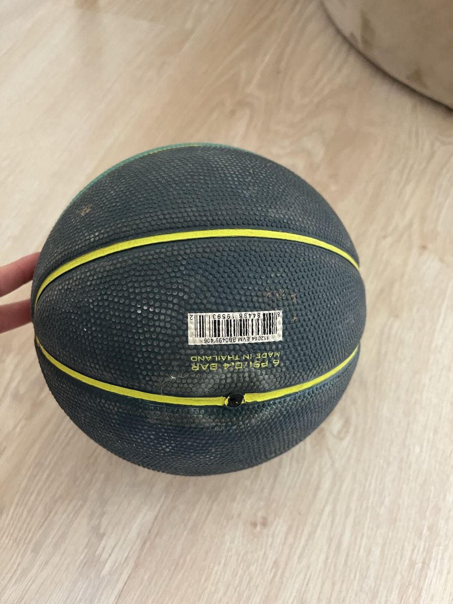 Nike Palloni: Kleiner Nike Basketball – Usato da Hinterkappelen venduto da bar_ms2z 1