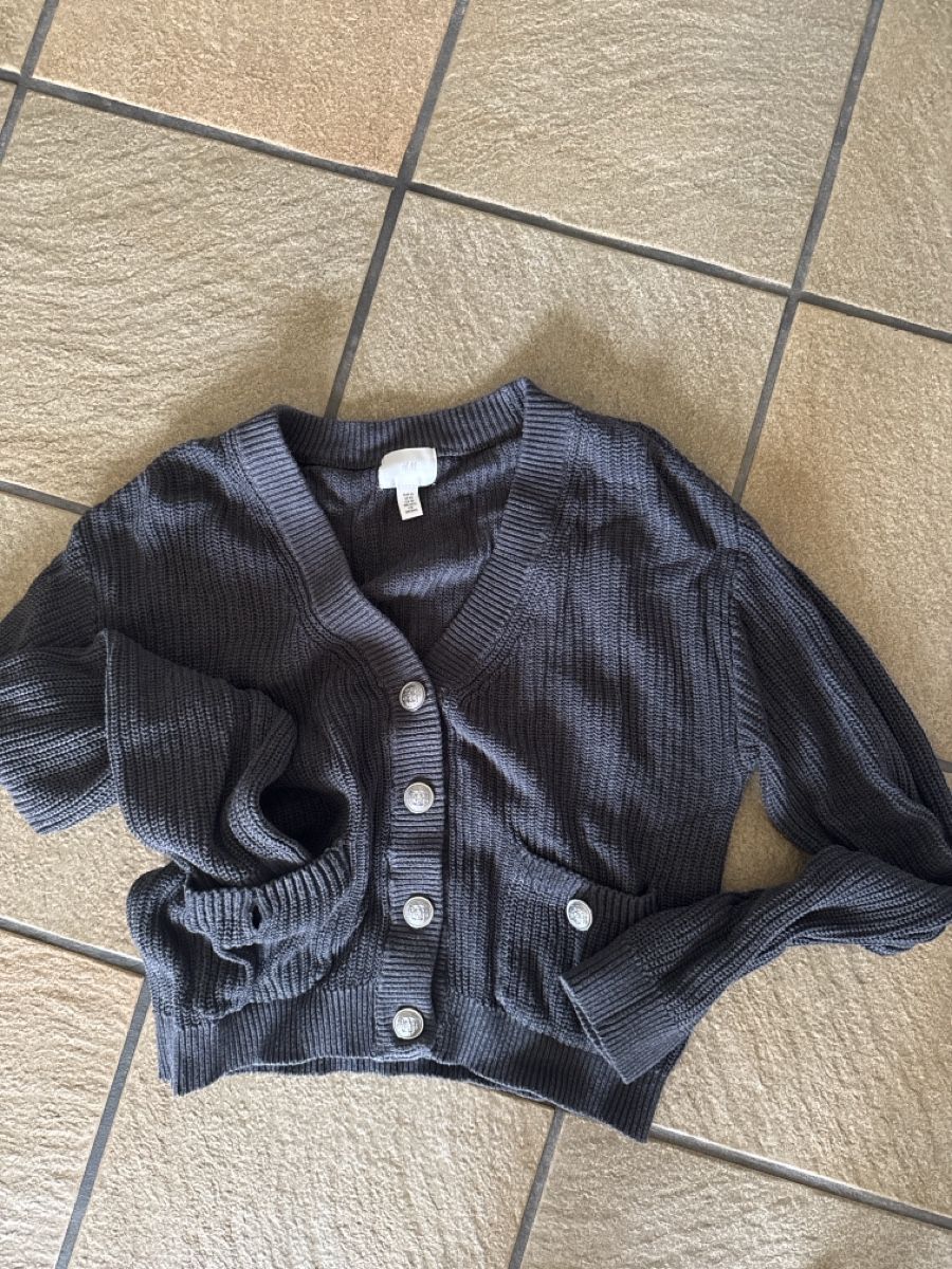 H&M Giacche: Strickjacke H&M dunkelgrau Grösse XS – Usato da Schlieren venduto da nowaya