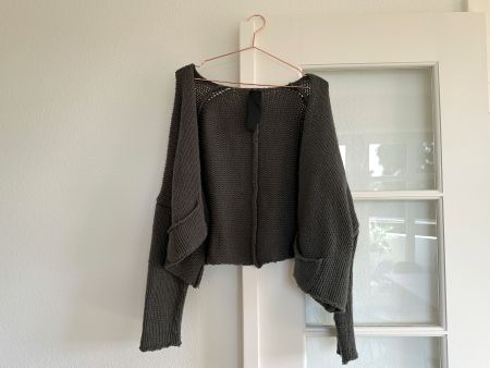 Rundholz – Strickjacke grau