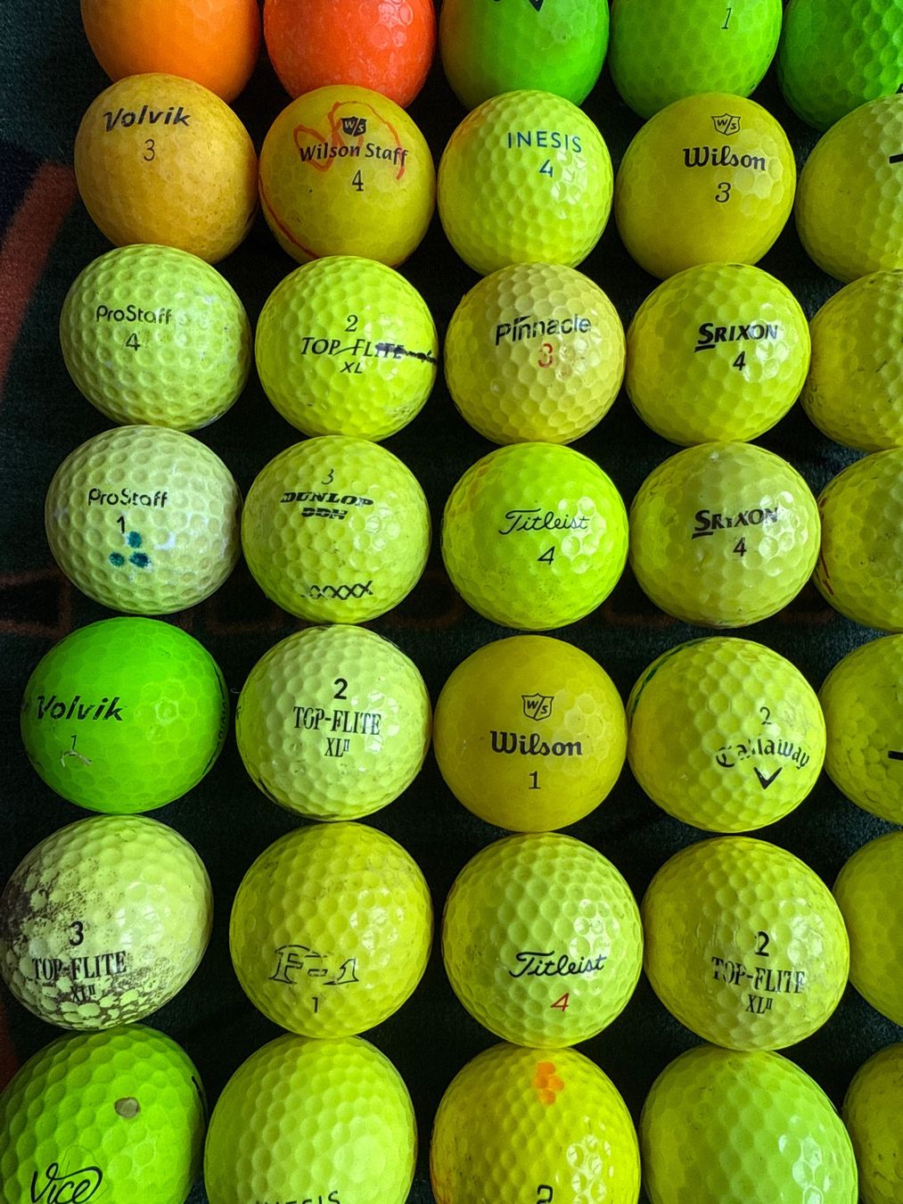 Palloni: 40 div. farbige Golfbälle, 2. kl, viel gebraucht – Usato da Münchenbuchsee venduto da Mantik 2