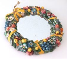 Antike Tonskulptur „Kranz“, verm. Gmundner od. Julie Sitte
