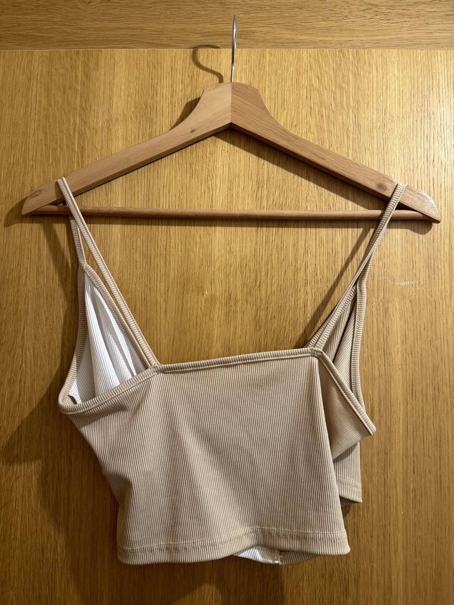 Tops: Crossover Crop Top & Crop Top – D'occasion à Grindelwald par Loredana_Crescente 1