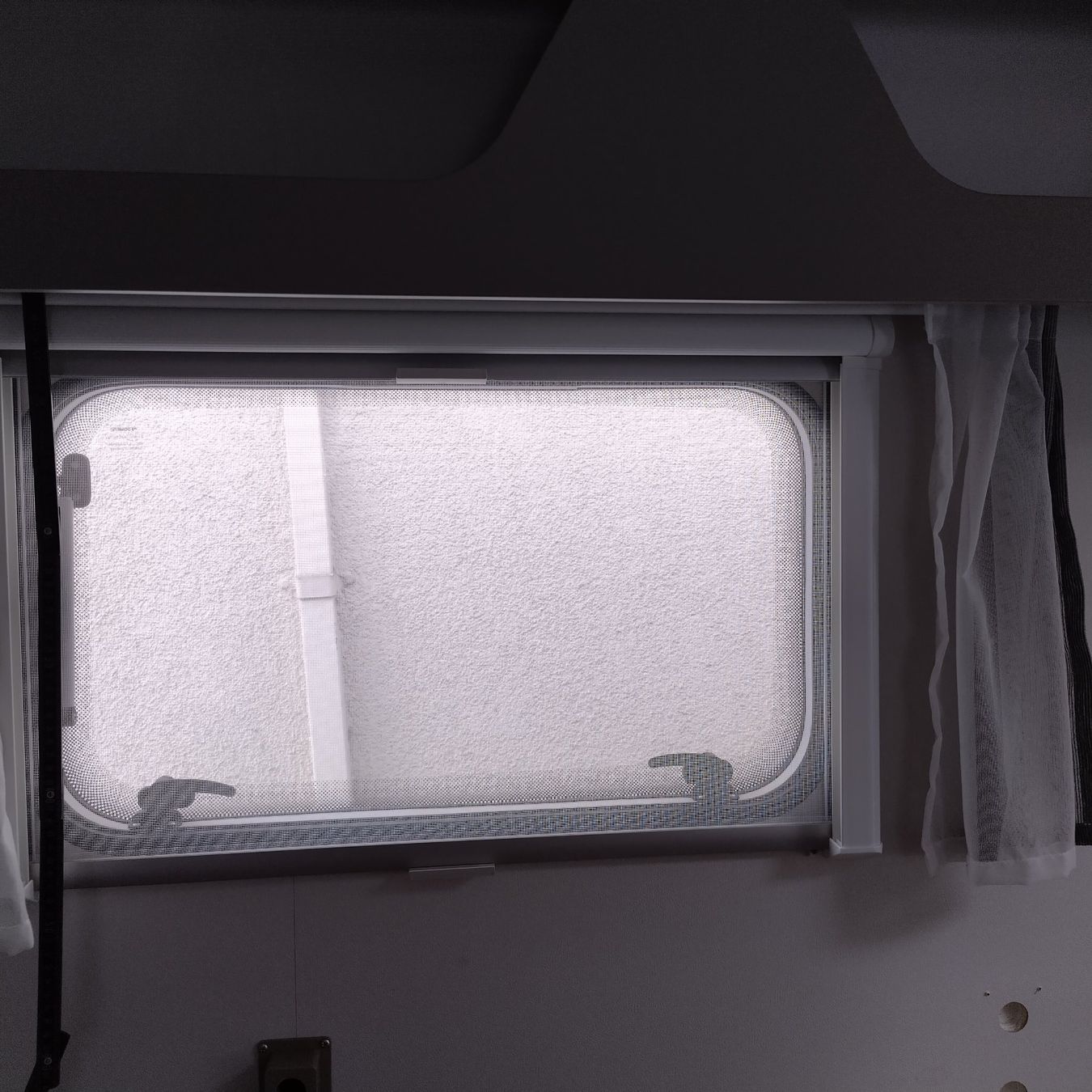 Dometic Tende da sole: Fensterrollo , Rastrollo , Rollo , Verdunklungsrollo – Usato da Niederrohrdorf venduto da Zumi66 6
