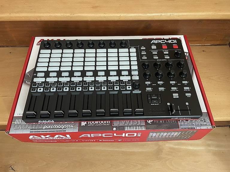 Akai Musikinstrumente: AKAI APC 40 MK2 | Neu und OVP – Neu und originalverpackt aus Horgen von goldfinger1 1