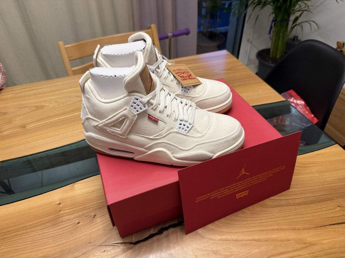 Jordan Scarpe da uomo: Jordan 4 x Levis White US10 Deadstock – Nuovo e nell'imballaggio originale da Konolfingen venduto da likeacat 2