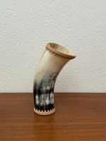 Hornbecher mit Lederrand krummes Trinkhorn Horn Deko Vase