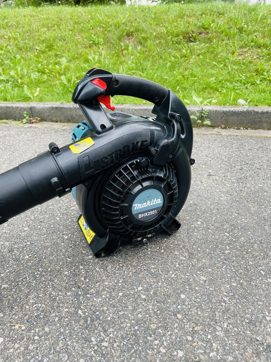 Makita Soffiatori & Aspiratori per foglie: Laubbläser Makita 4 Takt – Usato da Würenlos venduto da Shop_Shop 3