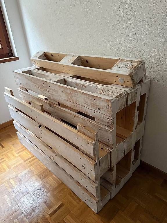 Pallets: 4 Palettes poncées et blanchies – Usato da Sion venduto da san_g_68