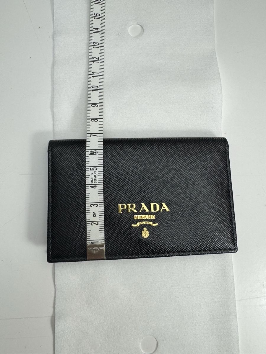 Prada Portefeuilles: Authentic Black Prada Card Holder, with Box - Pristine! – D'occasion à Hurden par rac_wyf8 4