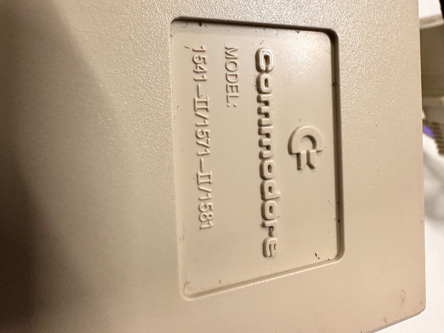 Componenti elettronici: Commodore 1541, 1571, 1581 Netzteil – Usato da Luven venduto da Eletto 1