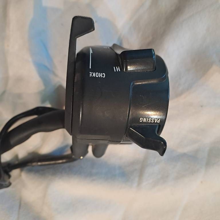 Honda Tutti i ricambio per moto: devioluci sinistro Honda CMB VFR  HM-320B-T – Usato da Riva San Vitale venduto da Marneta 1