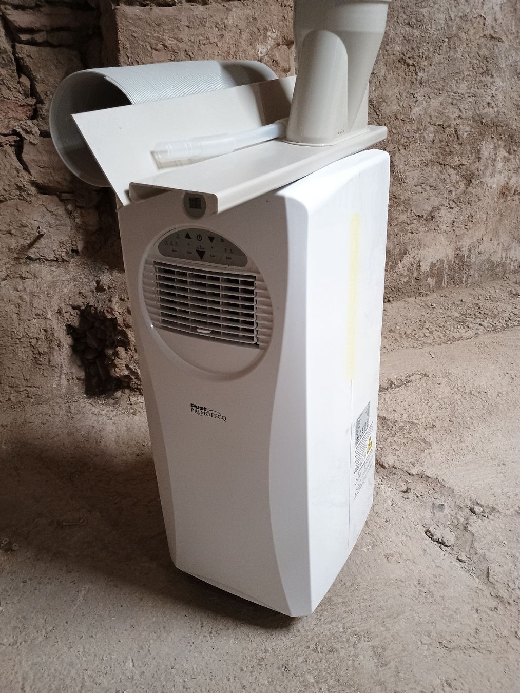 Primotecq Condizionatori: Klimagerät Fust Primotecq – Usato da Basel venduto da Sherve