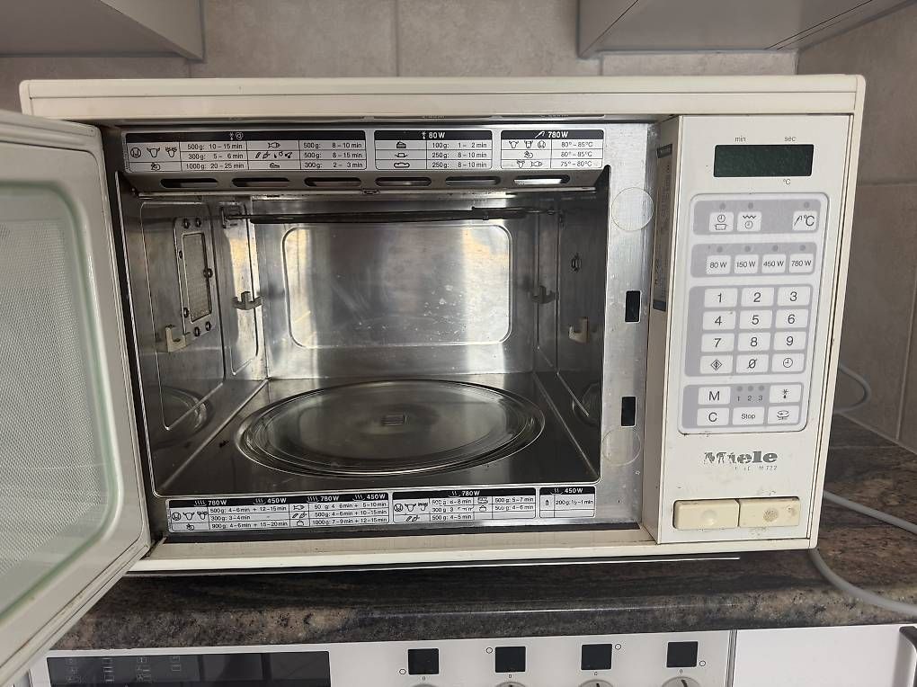 Miele Elettrodomestici da cucina: Miele electronic M 722 Mikrowelle  8032 oder Versand – Usato da Zürich venduto da tuffcookie 3