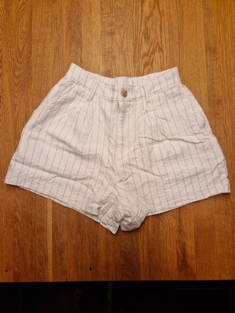 Hollister Shorts weiss gestreift Gr 34