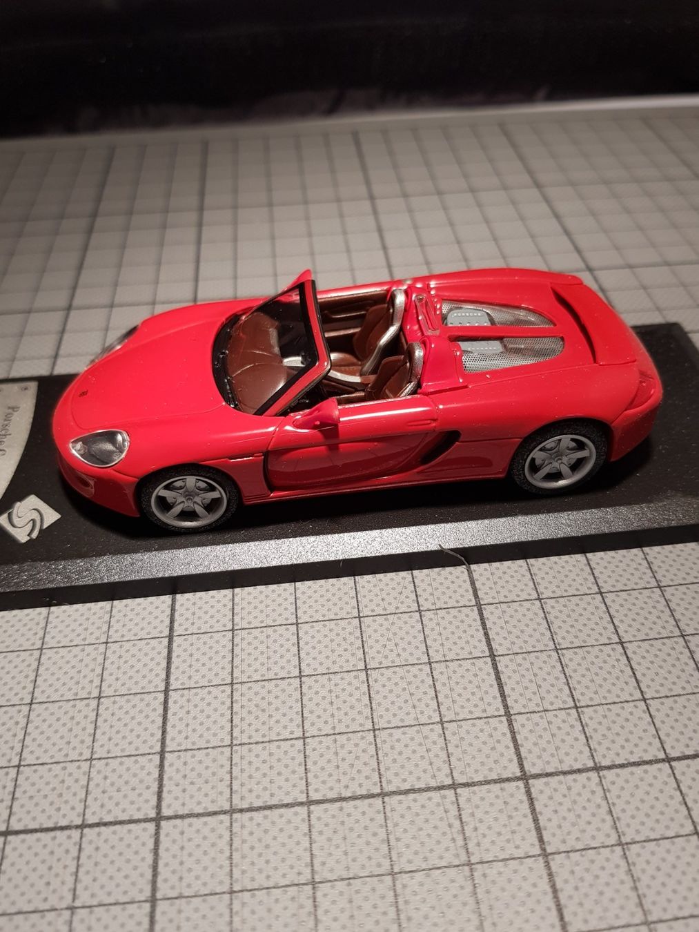 Porsche Modellautos: Porsche Carrera GT - 2001 – Neu und originalverpackt aus Chézard-St-Martin von AlPat-Collections 1