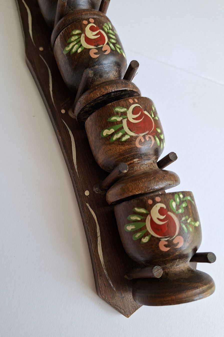 Altre Stoviglie: Vintage 7-teiliges Eierbecher Set aus Holz – Usato da Dietikon venduto da Magi2 3
