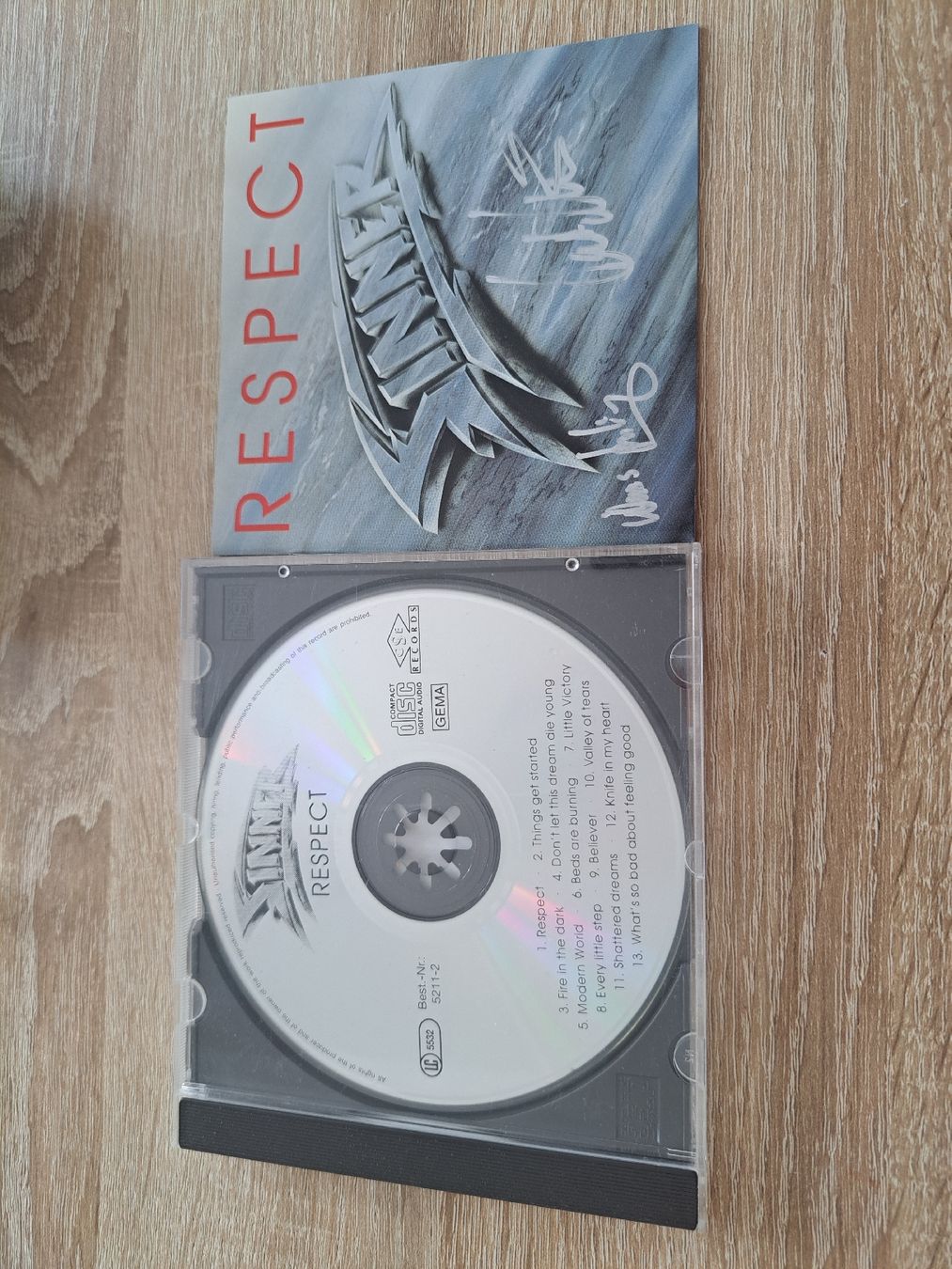 CDs: CD Respect -  Sinner signé – D'occasion à Sierre par ronhextall